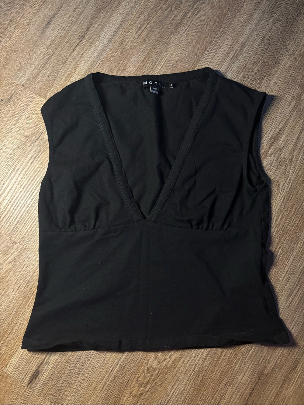 Motel Rocks Black V-Neck Sleeveless Crop Top with Bust Seam